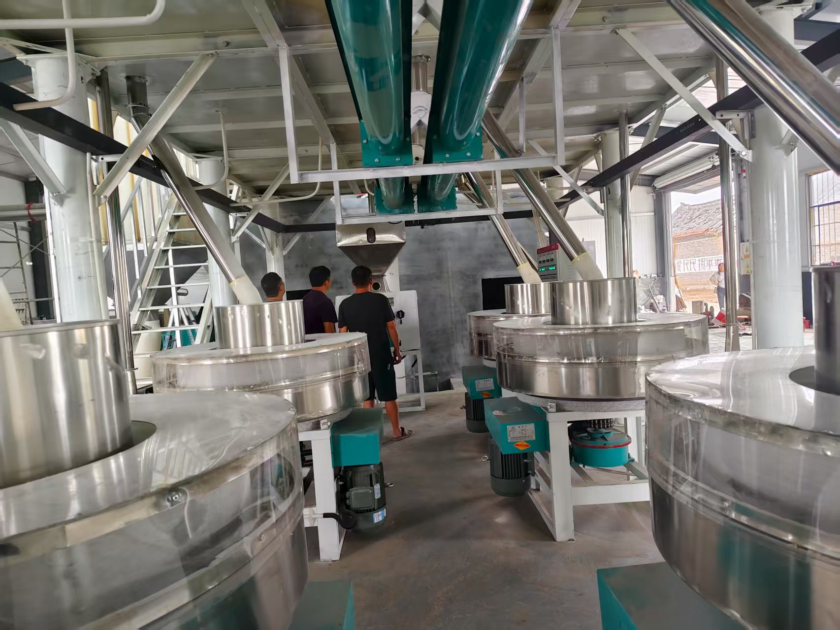 山東菏澤曹縣五加一石磨面粉機生產(chǎn)線